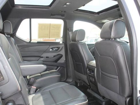 Used 2022 Chevrolet Traverse Premier w/ Redline Edition FWD image 17