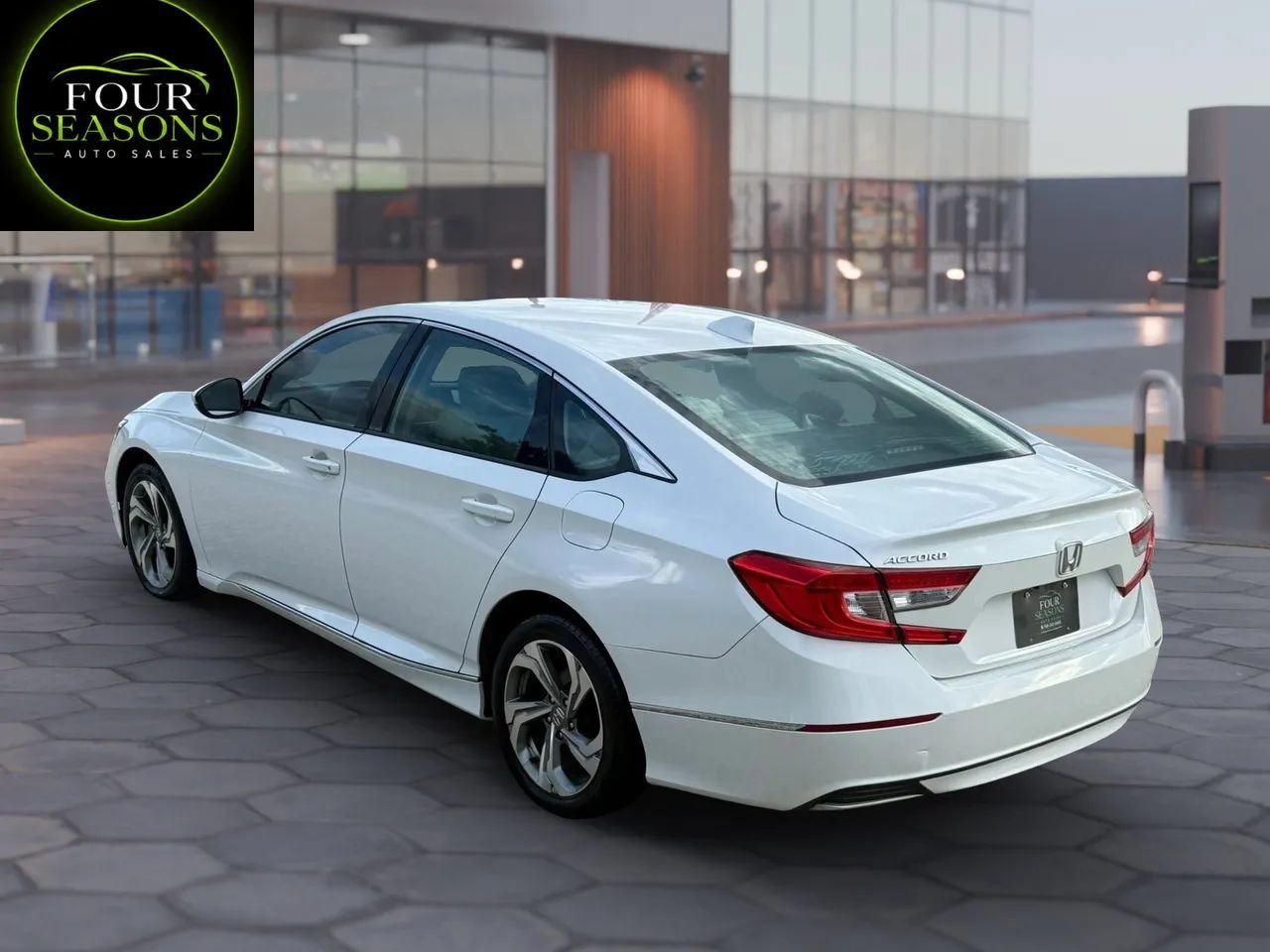 Used 2018 Honda Accord EX-L image 2