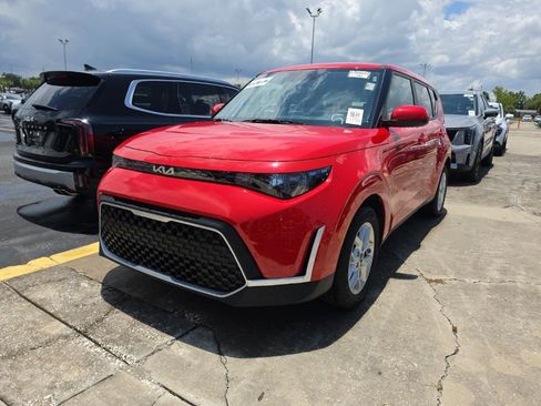Certified 2025 Kia Soul LX w/ LX Technology Package FWD image 4