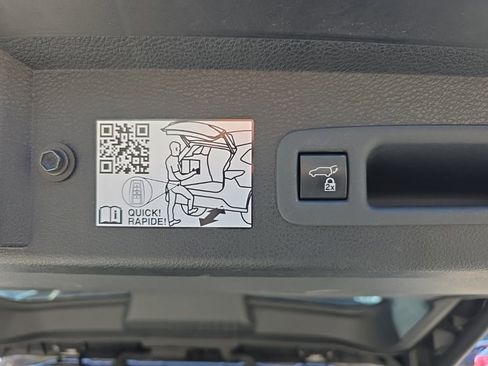 Used 2024 Toyota Sienna XLE image 39