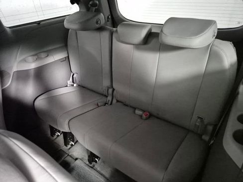 Used 2016 Toyota Sienna XLE Premium image 26