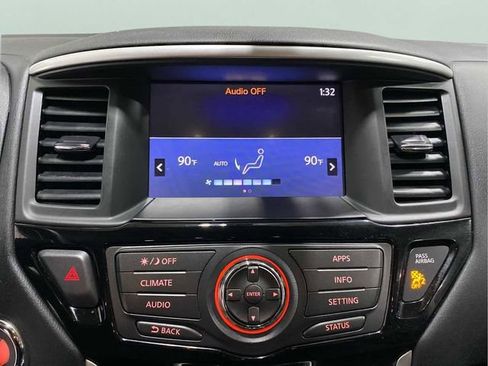 Used 2018 Nissan Pathfinder S image 19