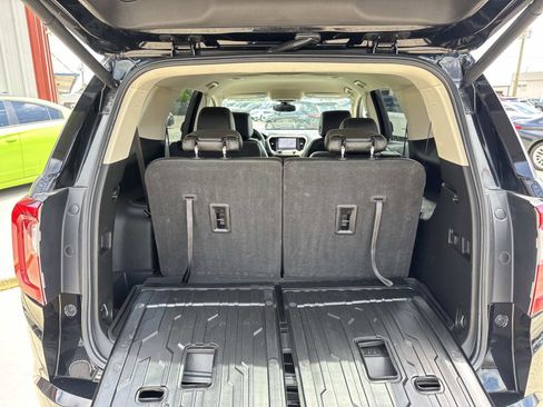 Used 2022 GMC Acadia Denali w/ LPO, Floor Liner Package FWD image 8