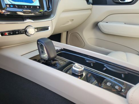 Used 2024 Volvo XC60 B5 Core image 28