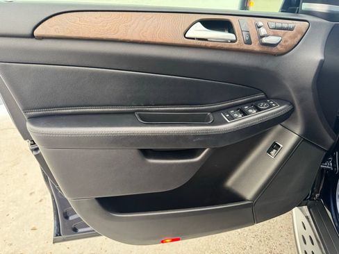 Used 2017 Mercedes-Benz GLS 450 4MATIC image 25