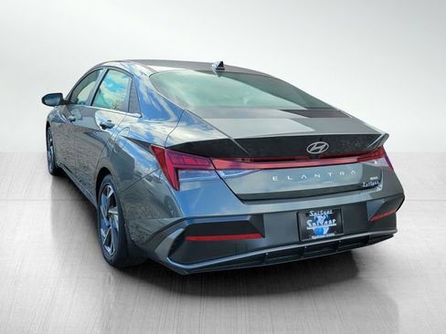 New 2025 Hyundai Elantra Limited FWD image 8