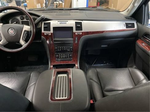 Used 2013 Cadillac Escalade AWD image 27