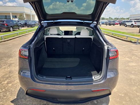 Used 2023 Tesla Model Y 2WD image 27