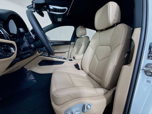 New 2026 Porsche Macan image 5