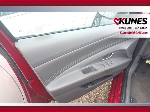 Used 2025 Hyundai Elantra SEL image 27