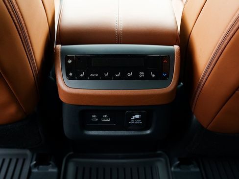 New 2025 Nissan Pathfinder Platinum image 14