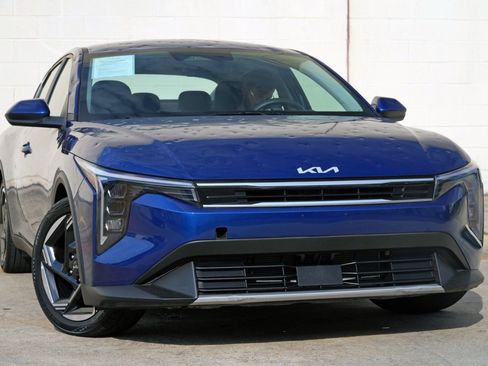 Used 2025 Kia K4 EX FWD image 2