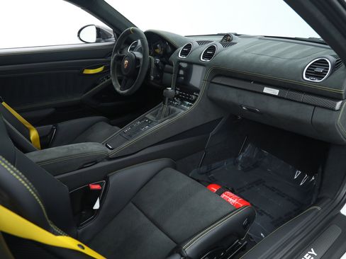 Used 2025 Porsche 718 Cayman GT4 RS RWD image 18