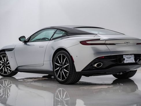 Used 2017 Aston Martin DB11 V12 RWD image 8