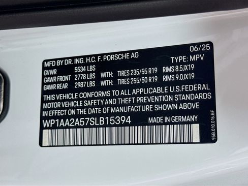 Certified 2025 Porsche Macan image 26