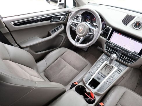 Used 2021 Porsche Macan image 15