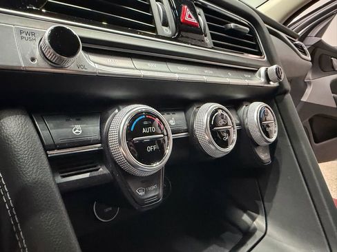 Used 2023 Genesis G70 2.0T image 40