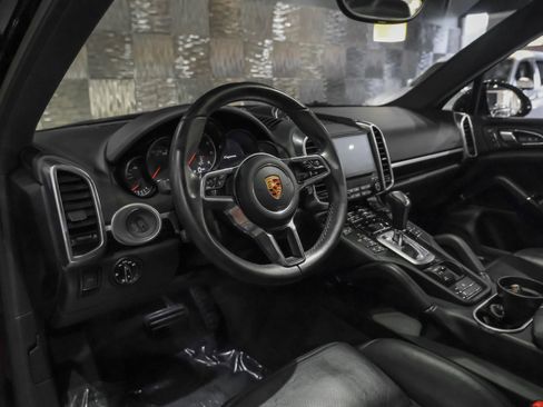 Used 2018 Porsche Cayenne AWD/4WD image 3