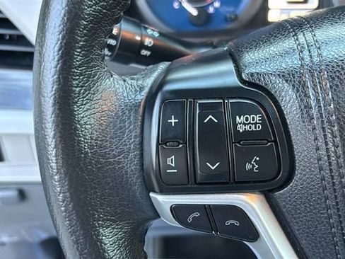 Used 2018 Toyota Sienna XLE Premium w/ Carpet Mat Package FWD image 16
