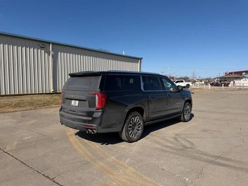 Used 2023 GMC Yukon XL Denali Ultimate image 3