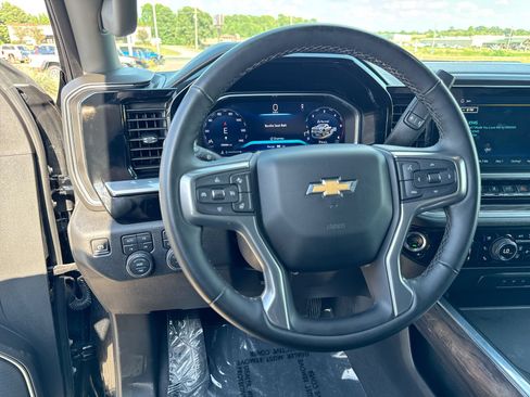 Used 2026 Chevrolet Silverado 3500 LTZ w/ LTZ Convenience Package AWD/4WD image 14