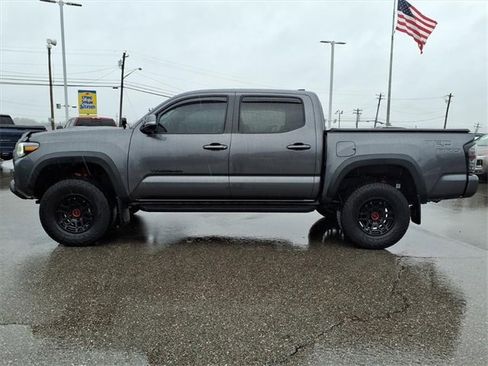 Used 2022 Toyota Tacoma TRD Pro image 2
