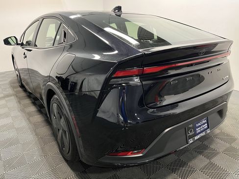 Used 2025 Toyota Prius LE image 22