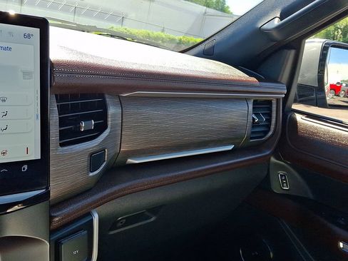 Used 2024 Ford Expedition Max Limited AWD/4WD image 27