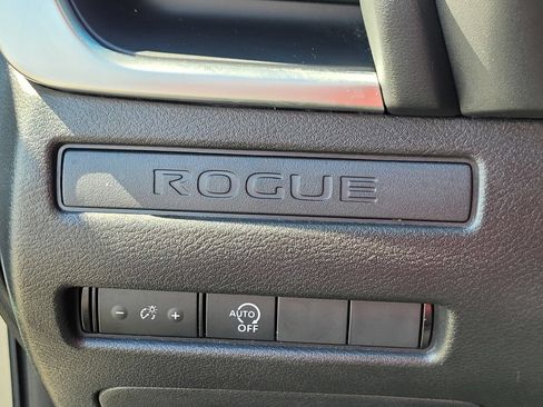 Used 2024 Nissan Rogue S AWD/4WD image 30