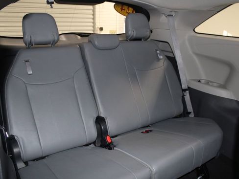 Used 2024 Toyota Sienna XLE image 33