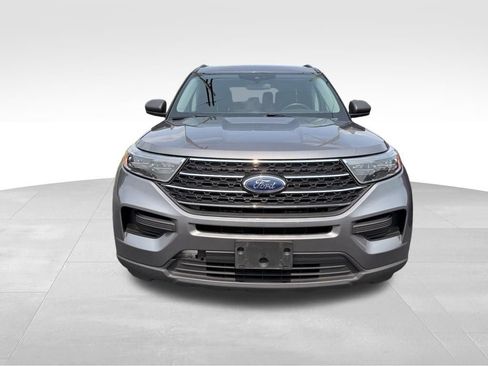 Used 2022 Ford Explorer XLT AWD/4WD image 2