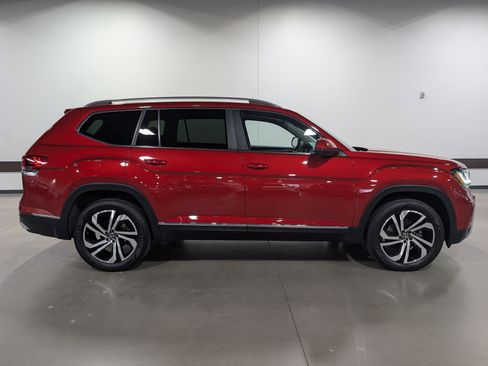 Used 2023 Volkswagen Atlas SEL AWD/4WD image 2