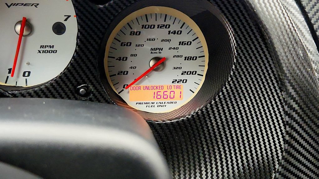 Used 2004 Dodge Viper SRT-10 RWD image 15