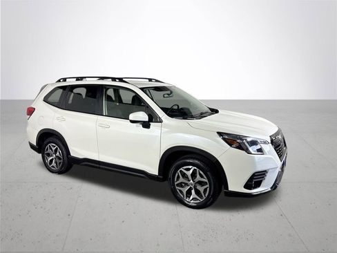 Used 2024 Subaru Forester Premium image 4