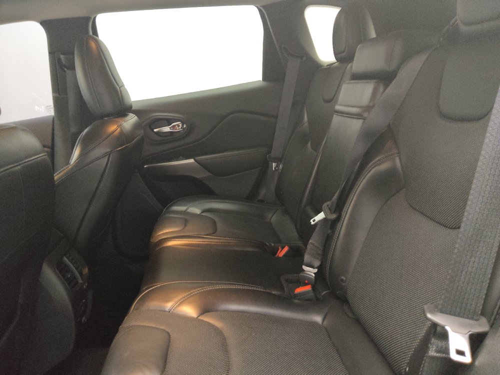 Used 2019 Jeep Cherokee Limited FWD image 18