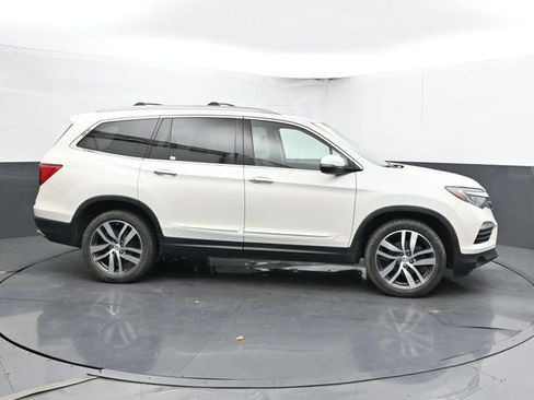 Used 2017 Honda Pilot Elite image 3