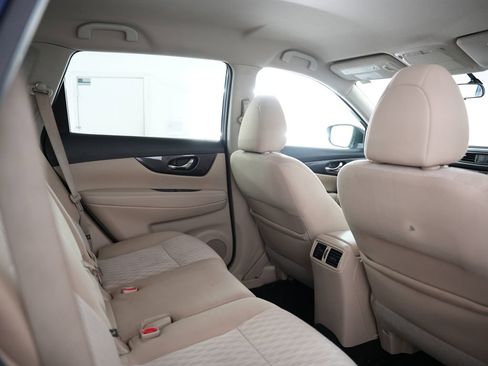 Used 2018 Nissan Rogue SV image 38