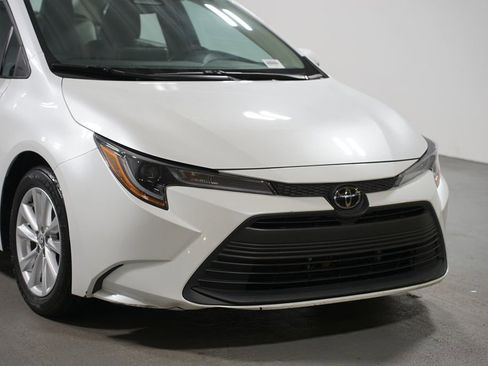 Used 2023 Toyota Corolla LE w/ LE Premium Package image 4