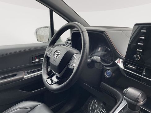 Used 2023 Toyota Sienna XSE AWD/4WD image 11