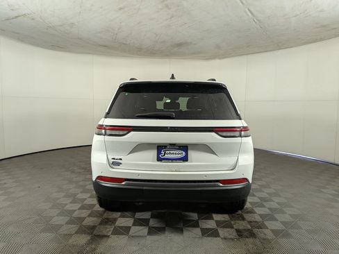 New 2026 Jeep Grand Cherokee Altitude AWD/4WD image 8