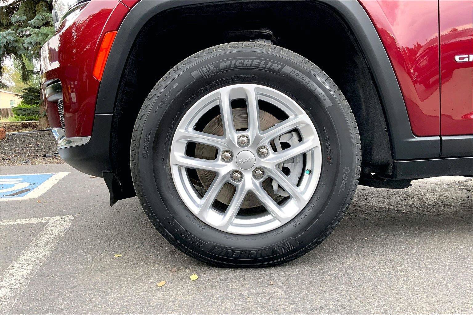 Certified 2025 Jeep Grand Cherokee L Laredo AWD/4WD image 9