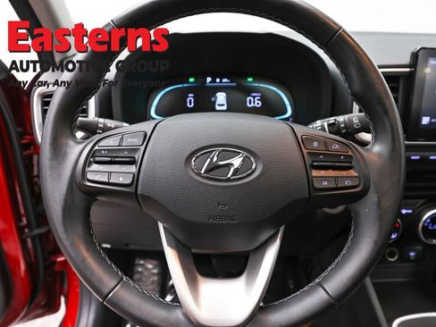 Used 2024 Hyundai Venue SEL FWD image 10