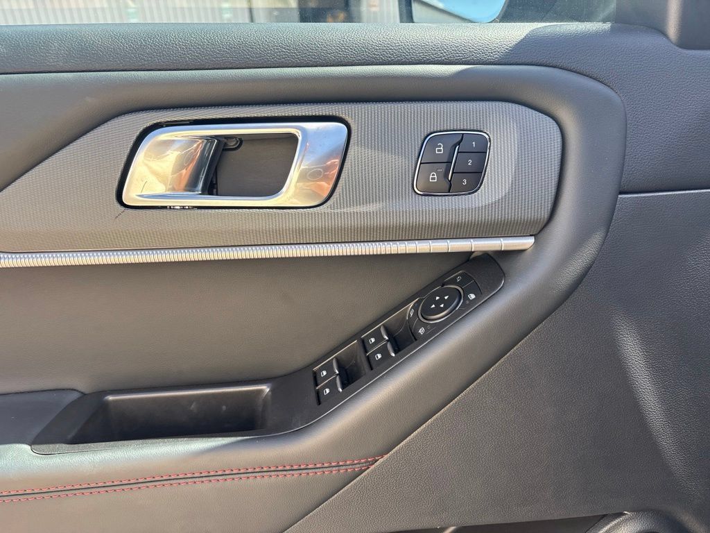Used 2025 Ford Explorer ST-Line w/ Premium Package RWD image 10