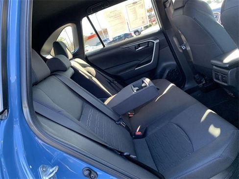 Used 2023 Toyota RAV4 SE image 12