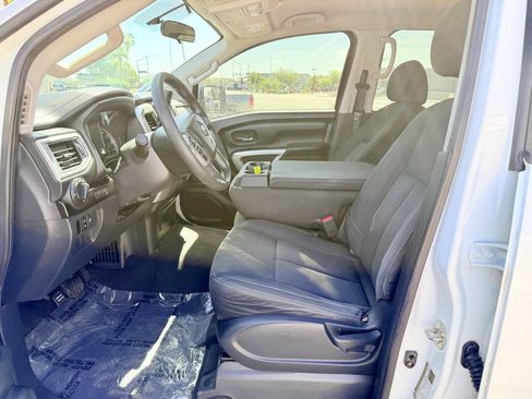 Used 2017 Nissan Titan SV RWD image 12