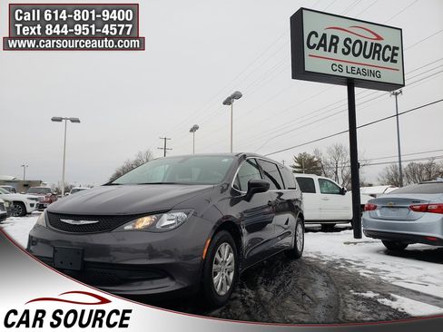 Used 2021 Chrysler Voyager L image 1