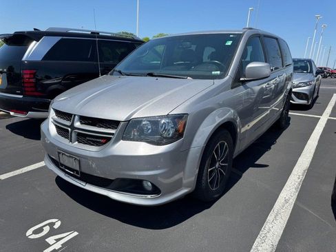 Used 2017 Dodge Grand Caravan GT FWD image 3