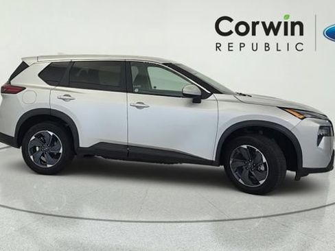 Used 2024 Nissan Rogue SV AWD/4WD image 7
