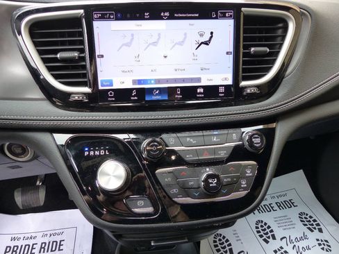 Used 2025 Chrysler Pacifica Select FWD image 14