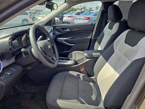 Used 2024 Chevrolet Trax LS w/ LS Convenience Package FWD image 24